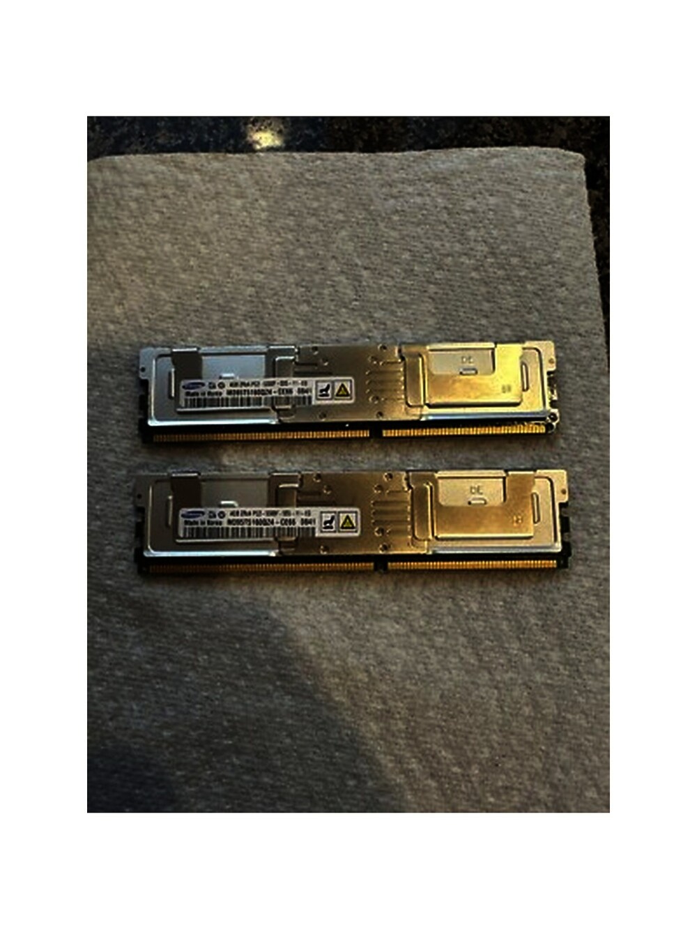 SAMSUNG 8GB (2x) 4GB 2Rx4 PC2-5300F ECC DDR2 Memory M395T5160QZ4-CE68